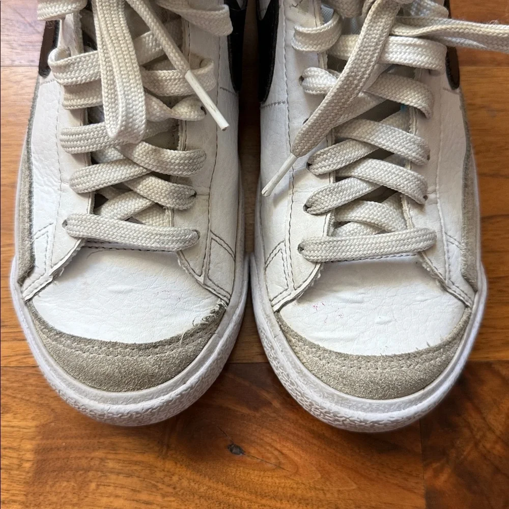 Nike Youth Blazer Mid ‘77 Size 5